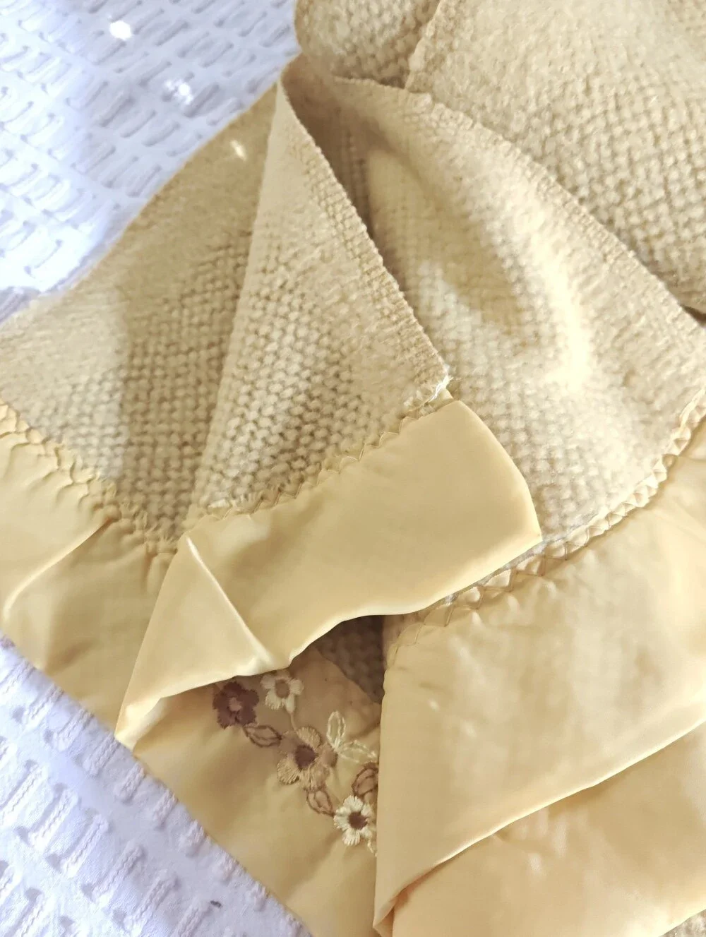 Vtg Sears Embroidery Satin Trim Blanket Gold Waffle Weave Embroidered 85x66